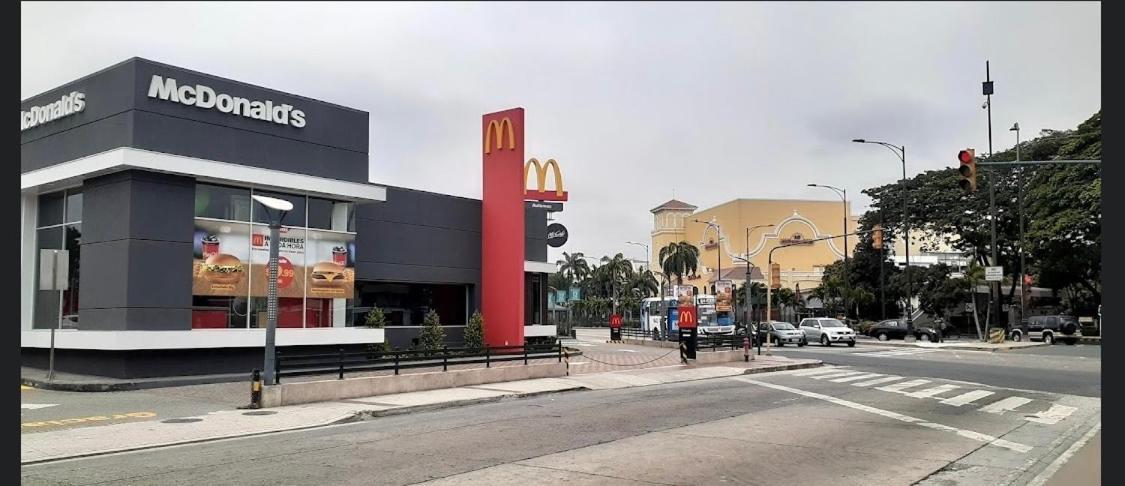 Mega Suite Junto Al San Marino Shopping Guayaquil Eksteriør billede